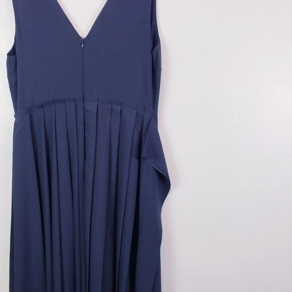 Lewit V-Neckline Midi Dress - Picture 8 of 11